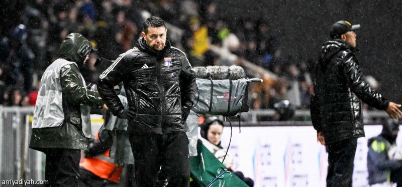 ليون يقيل المدرب ويرشح فونسيكا