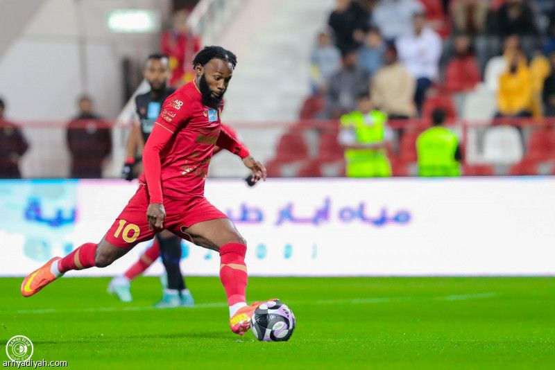 نكودو يخطف نجومية جولة «الأساطير»