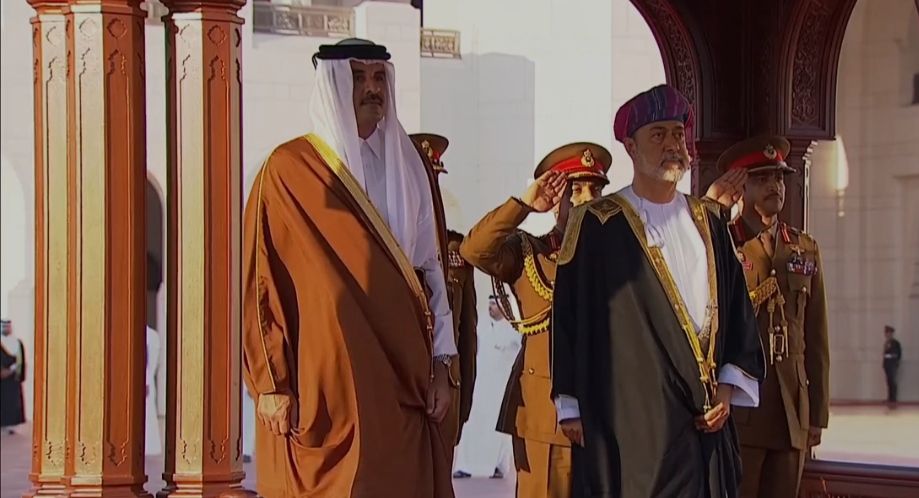 جلالةُ السُّلطان و أميرُ قطر يعقدان جلسةَ مباحثاتٍ رسميّةً