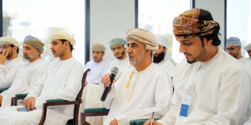 جلسةٌ حواريةٌ حول تعزيز استثمار المؤسّسات بقطاع النقل واللوجستيات وتقنية المعلومات