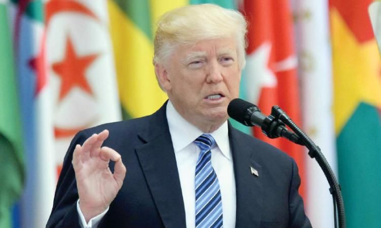 ترامب يعلن عن “حوافز مالية” للموظفين الحكوميين مقابل “الاستقالة”