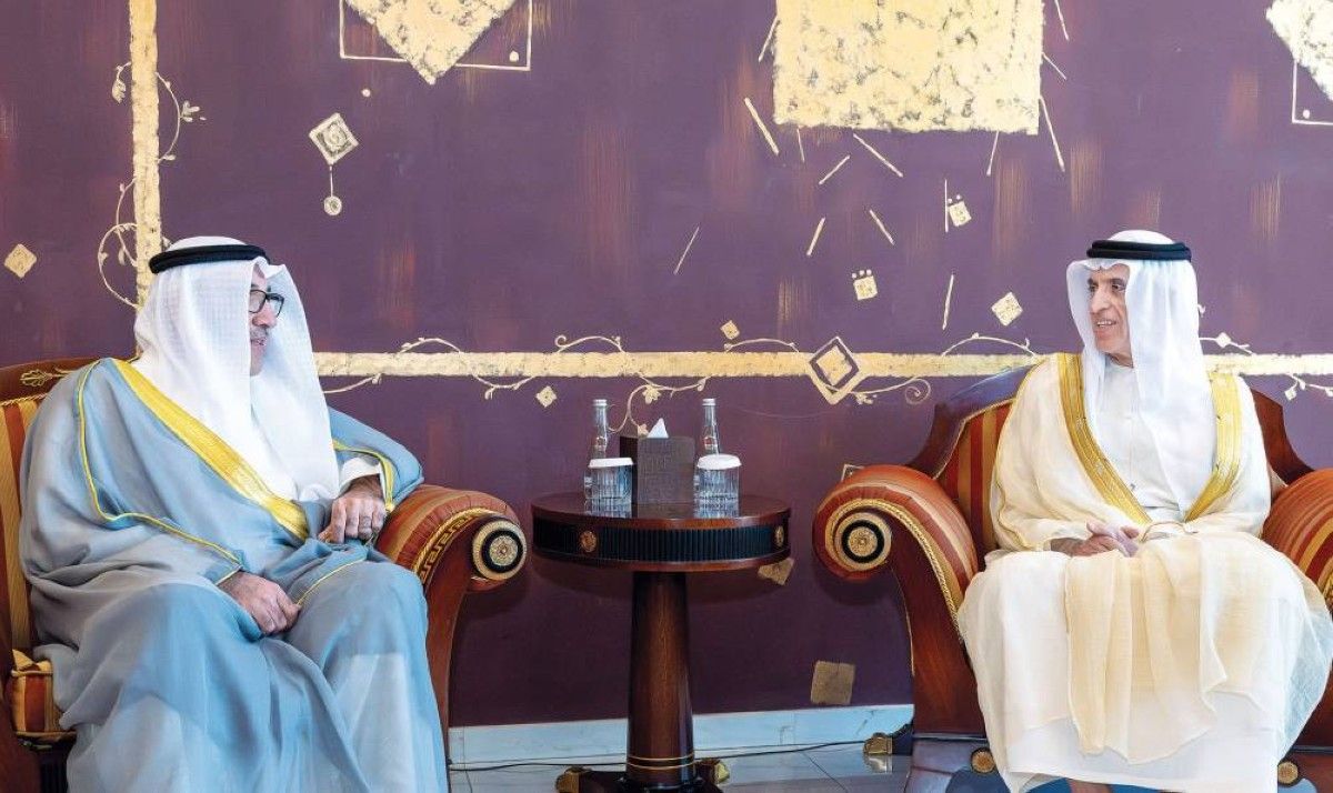 سعود بن صقر يستقبل قنصل عام الكويت