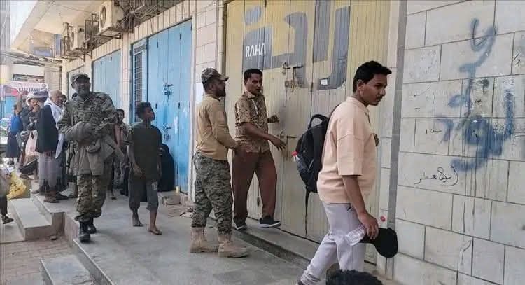 قوات الانتقالي تغلق جميع مكاتب النقل البري والدولي في "عدن" 
