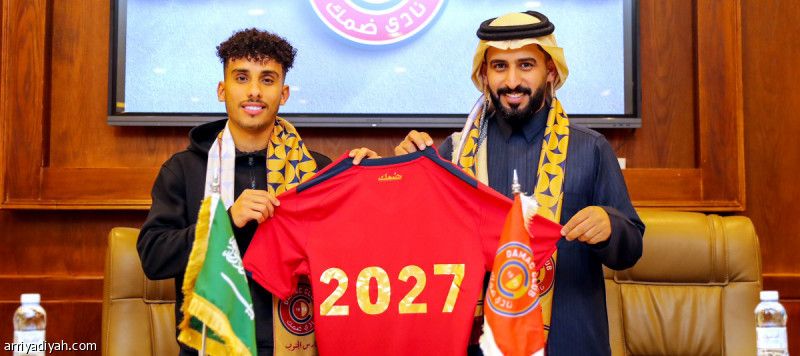 ضمك يبقي العنزي والرشيدي عامين