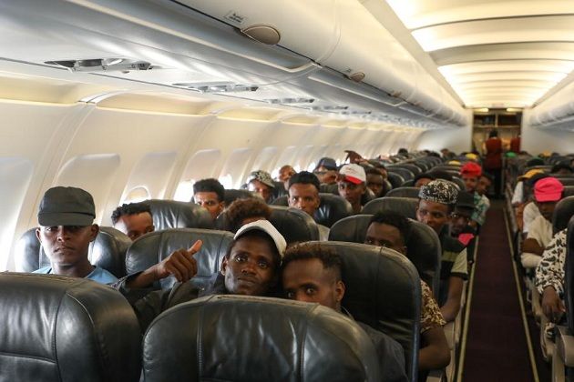 "الهجرة الدولية" تعيد 562 مهاجراً عالقاً في اليمن إلى بلدانهم في ديسمبر الماضي