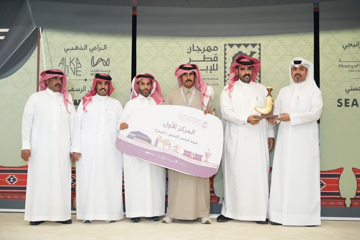 تتويج الفائزين في أشواط الخنجر للمغاتير بمهرجان قطر للإبل