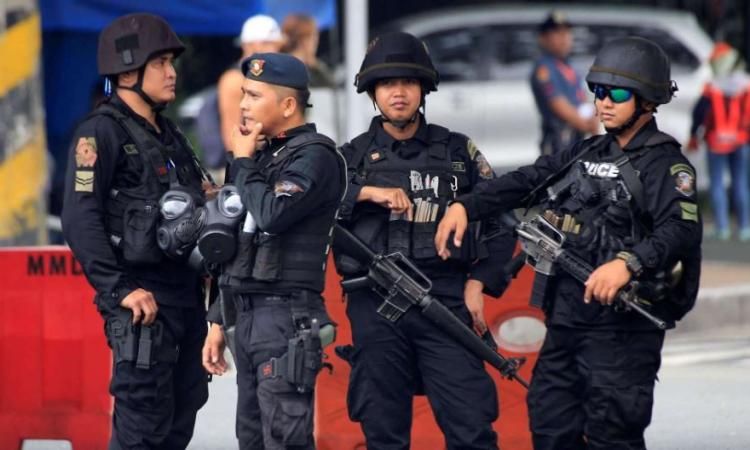 الشرطة الفلبينية تعلن مقتل أحد أفرادها في حادث تحطم الطائرة الأمريكية