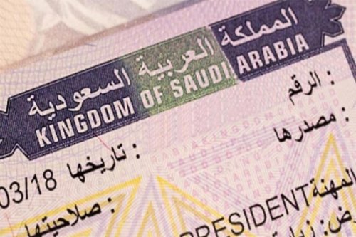 السعودية تعلن بدء إصدار إقامة لمدة عشر سنوات بأربعة شروط فقط تسمح للمقيم بالعمل بدون كفيل
