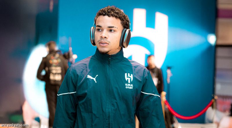 ضربة البداية.. سيزار يكمل مربع الهلال أمام الأخدود