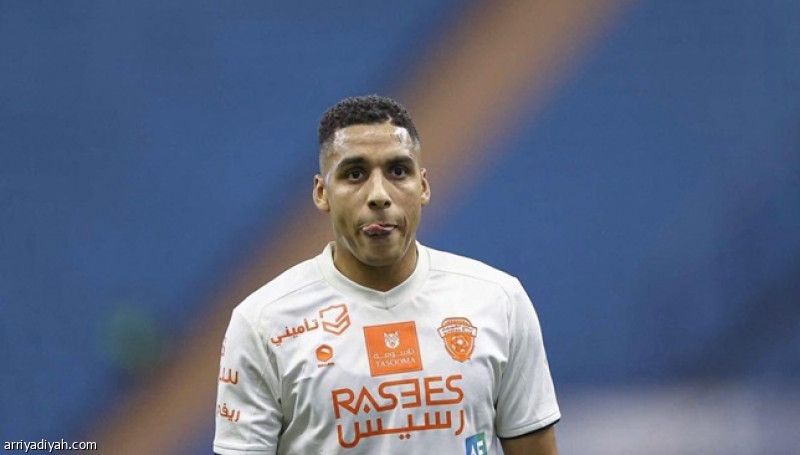 التعاون يعيد صابيري إلى «روشن».. ويتخلص من الثنائي البرازيلي