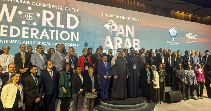 العوضي متوسطاً عددا من المشاركين في المؤتمرات