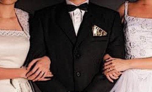 أردنية تشترط على عريسها أن يتزوجها مع صديقتها بمهر واحد ويجمهم فوق سرير واحد.. لكن ما حدث ليلة الدخلة لم يصدقة أحد !