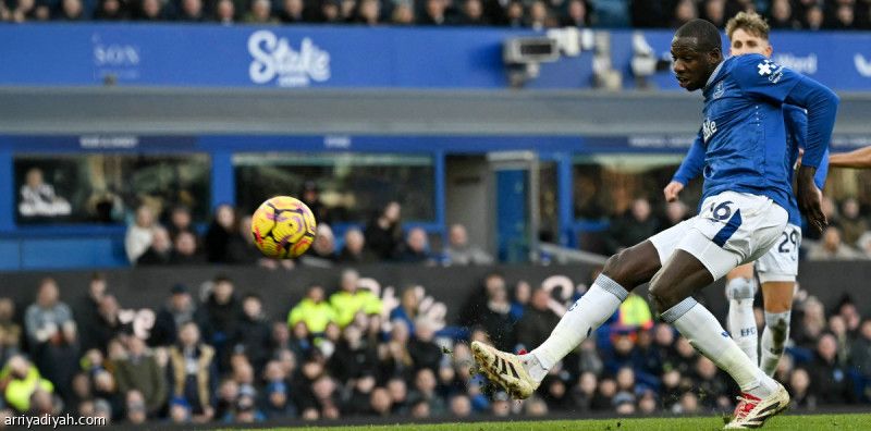 إيفرتون يفترس «الثعالب».. ودوكوري يدخل تاريخ البريميرليج