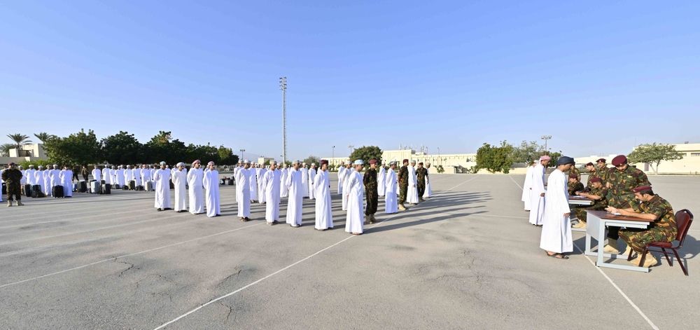 دفعة جديدة من المواطنين تلتحق بالحرس السلطاني العماني