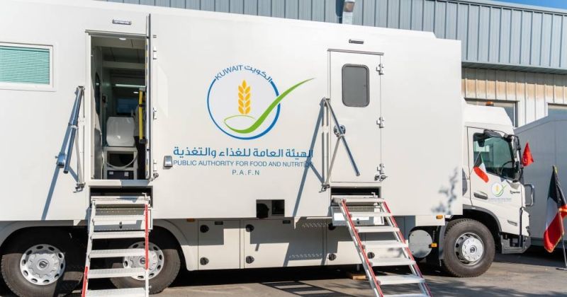 «الغذاء» تفتتح المختبر المتنقل الأول لفحص المواد الغذائية في مطار الكويت الدولي