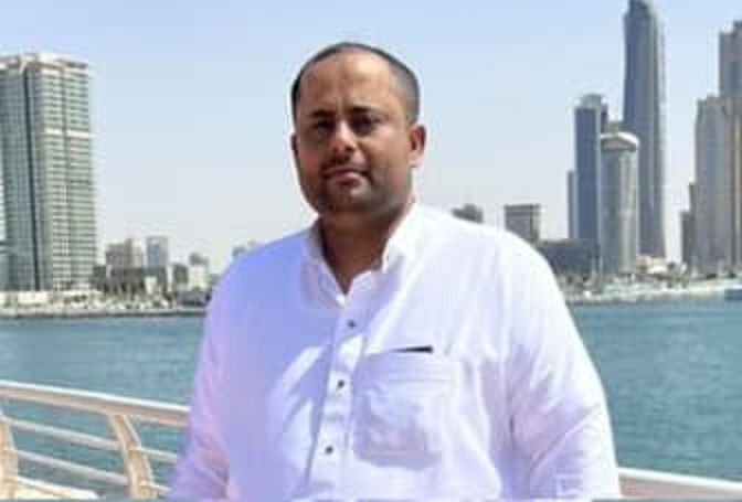 مركز حقوقي يطالب أبو ظبي بالإفراج الفوري عن رجل أعمال يمني محكوم بالسجن 15 عاماً على ذمة منشور