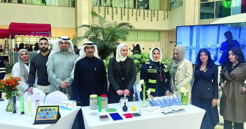 الرشيدي يشارك موظفي الوزارة احتفالهم