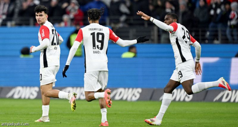 أوزون ينقذ آينتراخت من مفاجأة فولفسبورج