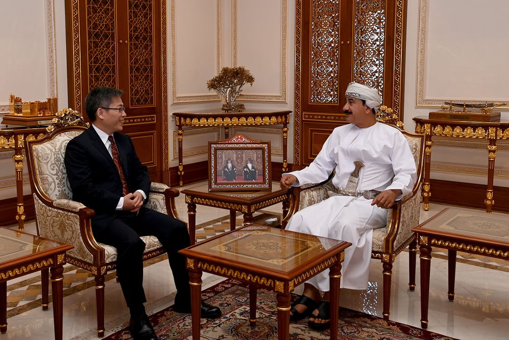 وزير المكتب السُّلطاني يستقبل سفيري اليابان والصين، ورئيس أركان القوات المسلحة الفرنسية