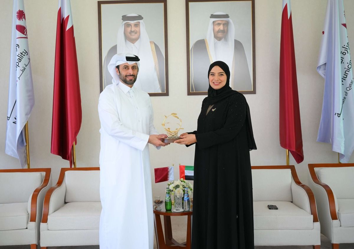 وزير البلدية يلتقي وزيرة التغير المناخي والبيئة بدولة الإمارات
