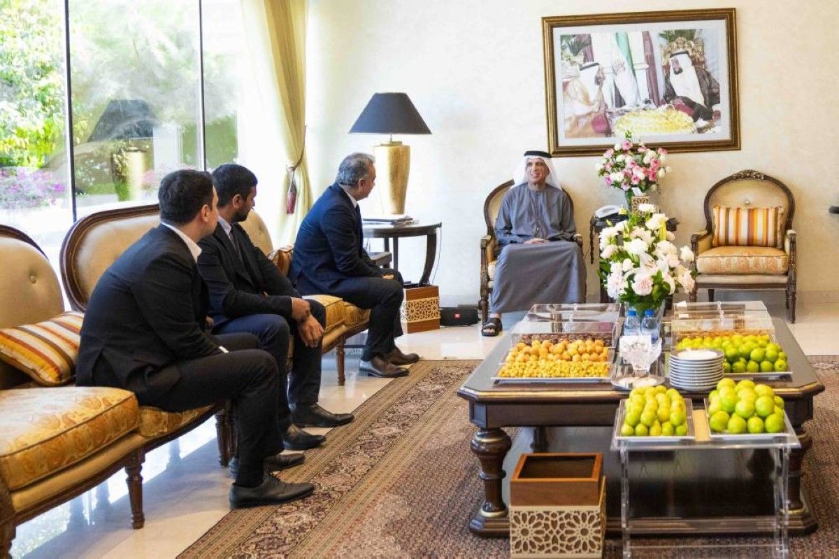 حاكم رأس الخيمة يطّلع على خطط شركة «إنيسمور» التنموية في الإمارات والمنطقة