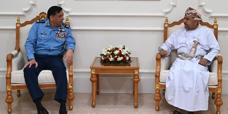 الأمين العام بوزارة الدفاع يستقبل مسؤولًا باكستانيًّا