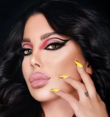 اوقح اطلالة على وجه الارض.. شقيقة هيفاء وهبي (رولا يموت) تبيح جسدها على السرير في أقوى مشهد صارخ