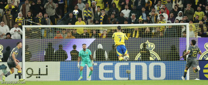 احتفالية الأربعين.. رونالدو يقفز 2.44 متر