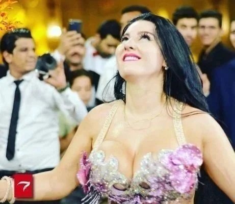 يادي الفضايح .. شوف صافيناز عملت ايه في البلكونة ..اتفرج