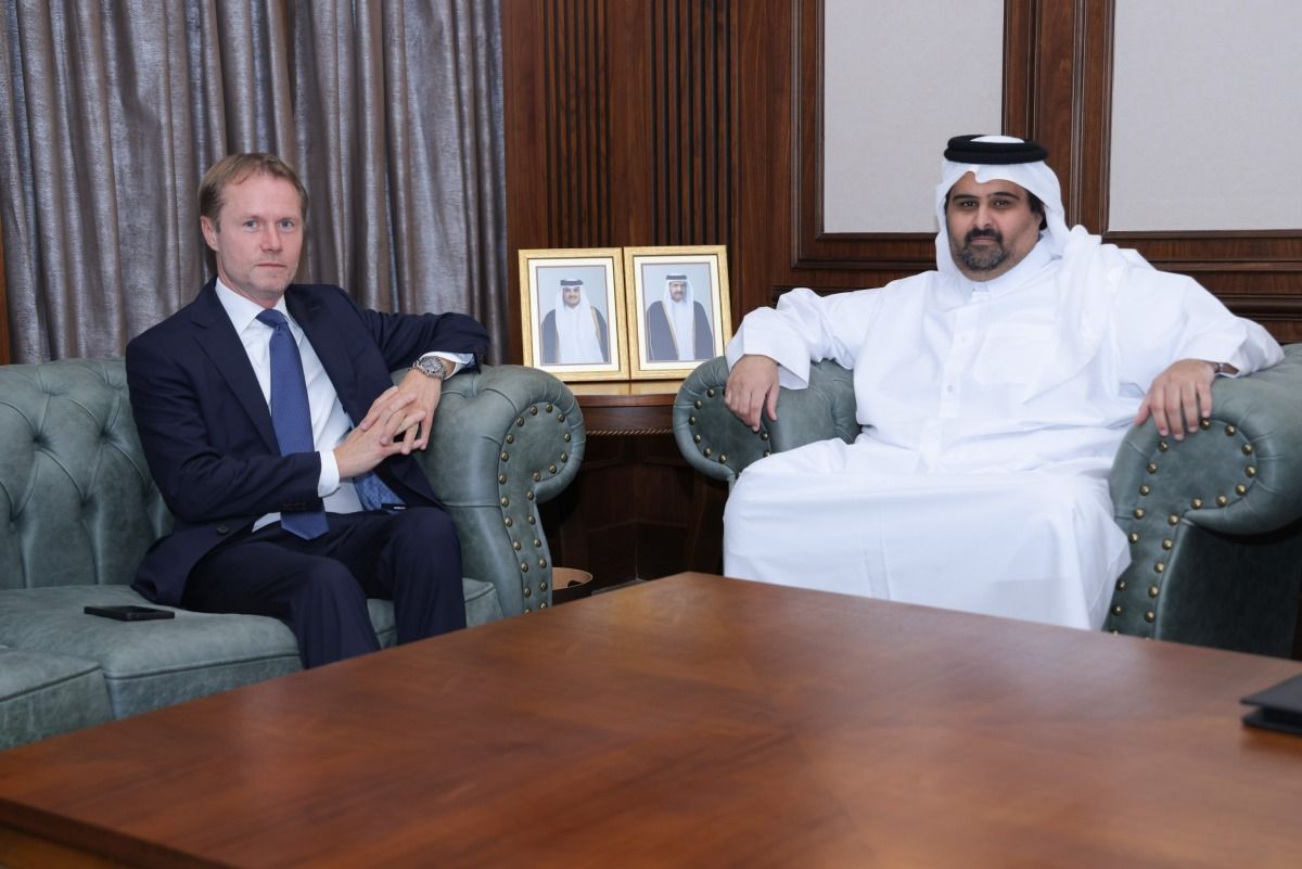 القائم بمهام الرئيس التنفيذي للمؤسسة القطرية للإعلام يجتمع مع السفير الفرنسي