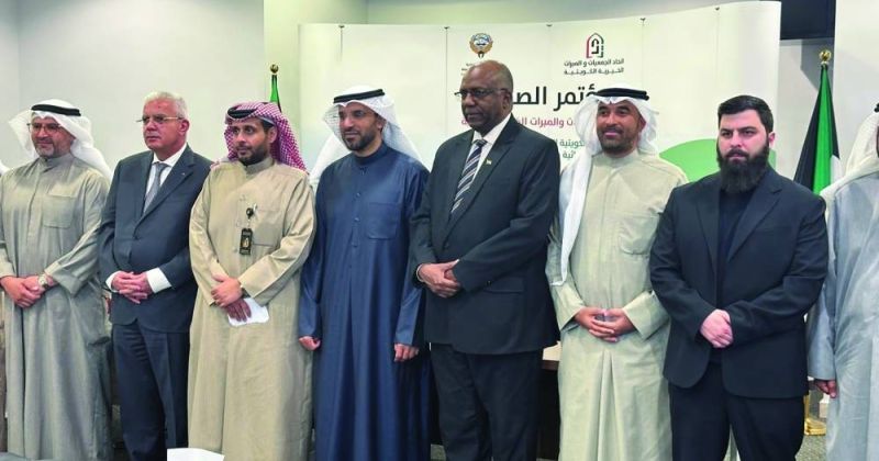 العتيبي ومسؤولو الاتحاد مع سفيري فلسطين والسودان على هامش المؤتمر