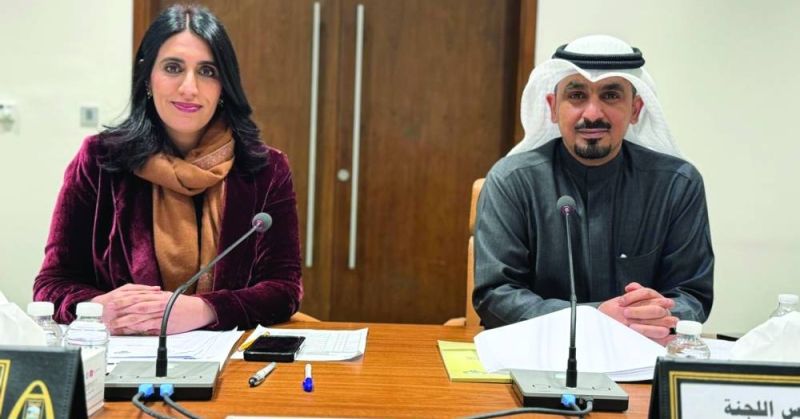 ناصر العازمي وفرح الرومي في الاجتماع