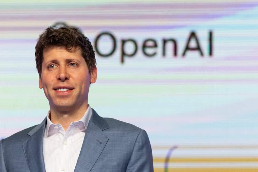 “OpenAI” تعتزم تصميم هاتف “iPhone” يعمل بالذكاء الاصطناعي
