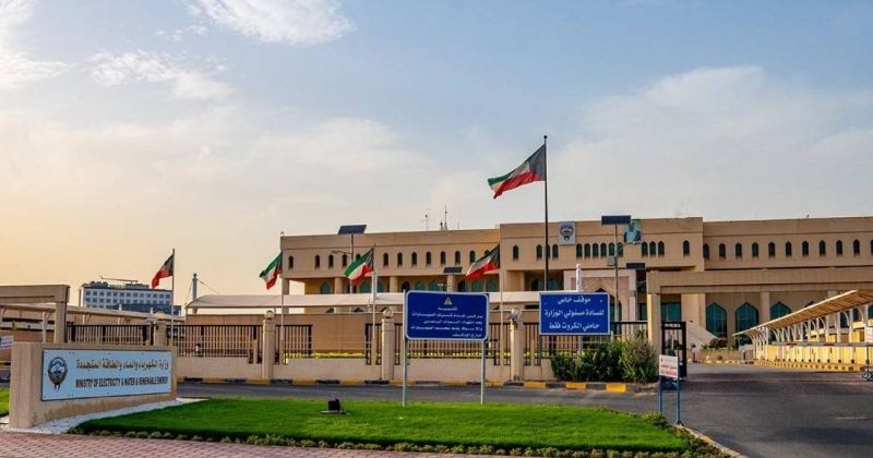 عقود المسحوبة جنسياتهن في «الكهرباء» كاملة