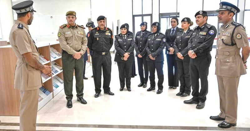 وفد عسكري كويتي يطلع على آليات التعليم والتدريب في «أكاديمية السلطان قابوس لعلوم الشرطة»