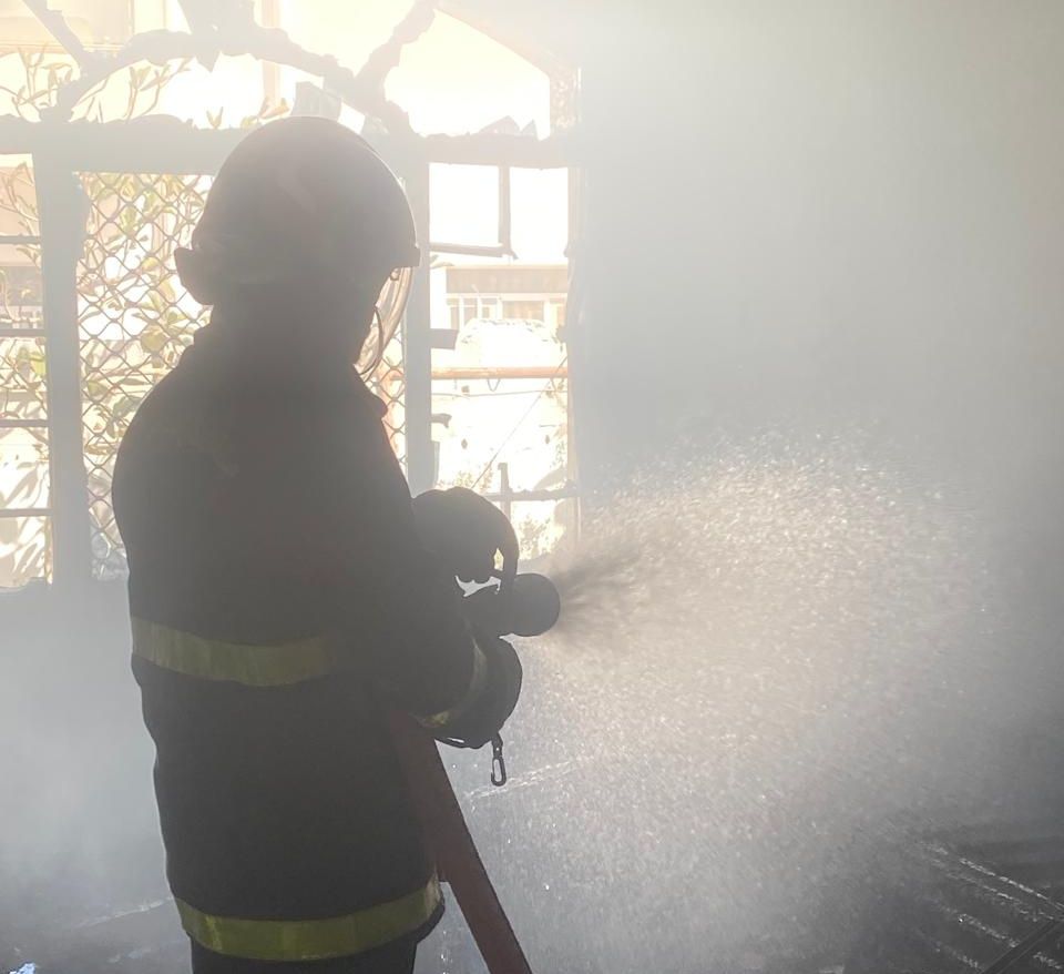 دون اصابات.. السيطرة على حريق منزل بولاية ‎صور