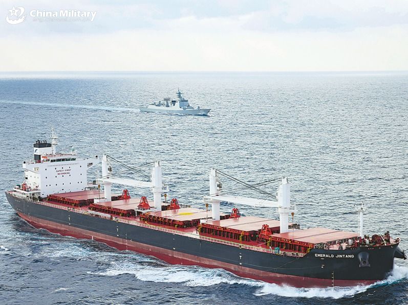 البحرية الصينية تحبط هجومًا محتملاً على سفينة تجارية في خليج عدن