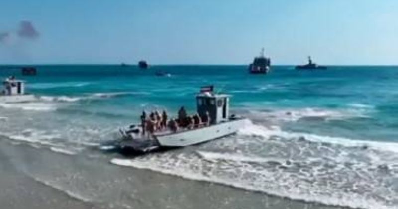 «عملية برمائية كاملة».. عرض مشترك للقوتين البحرية والجوية بمشاركة طائرات الـ«F/18 والاباتشي»