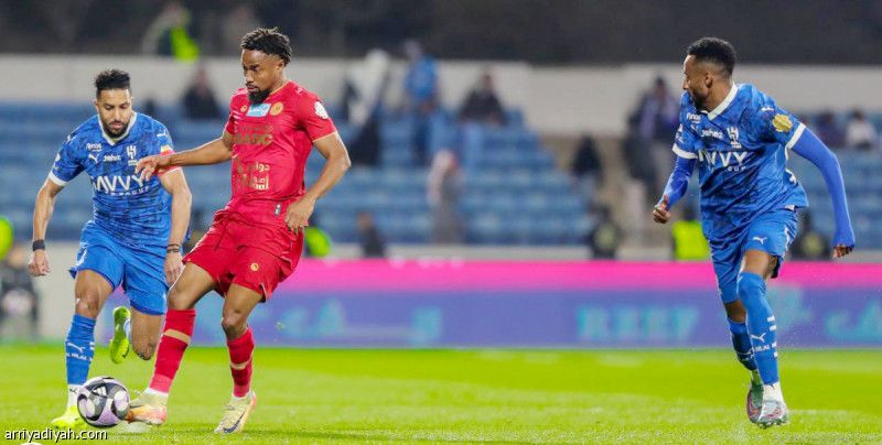 ضمك يحرم الهلال الصدارة بالتعادل الرابع