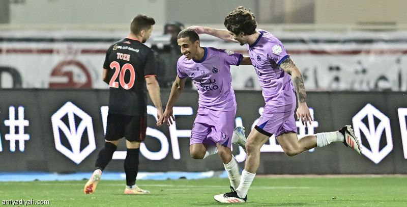 الخلود يرد دين الرياض بثلاثية