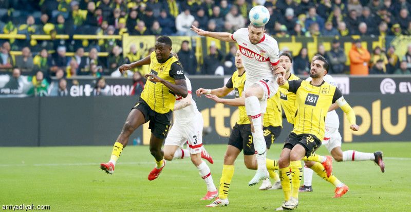 شتوتجارت يسقط دورتموند بثنائية