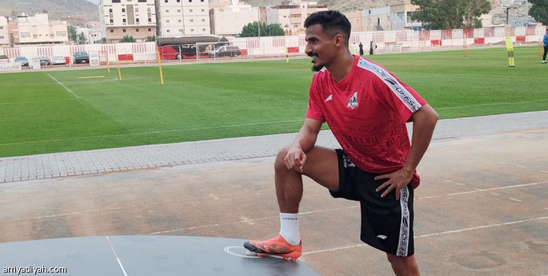 الوحدة يفحص باخشوين والأمين قبل استئناف التدريبات