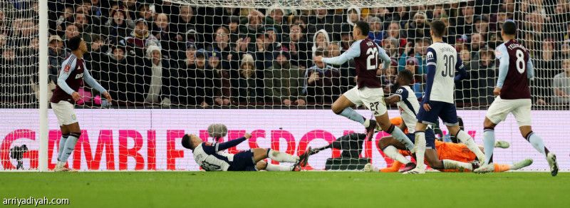 أستون فيلا يرد دين توتنام بثنائية.. ويصعد