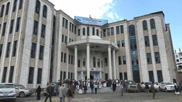 إب..محكمة حوثية تواصل محاكمة ناشط حقوقي على ذمة انتقاده لفساد المليشيا