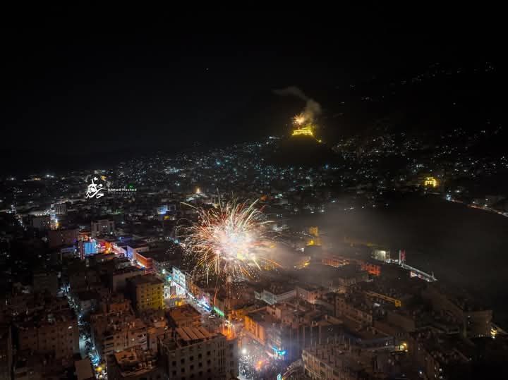 تعز.. الآلاف يشاركون في إيقاد شعلة ثورة ١١ فبراير 