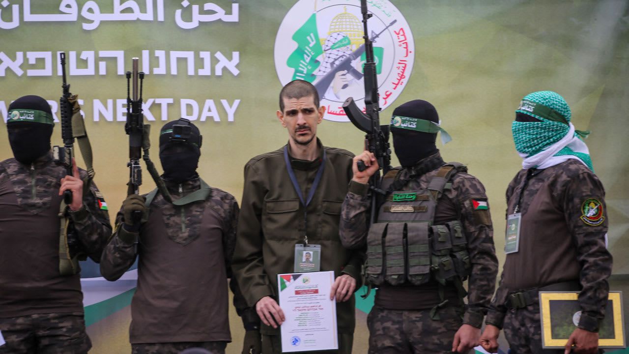 بعد قرار حماس تأجيل إطلاق سراح الرهائن .. ترامب يهدد بـ”جحيم”