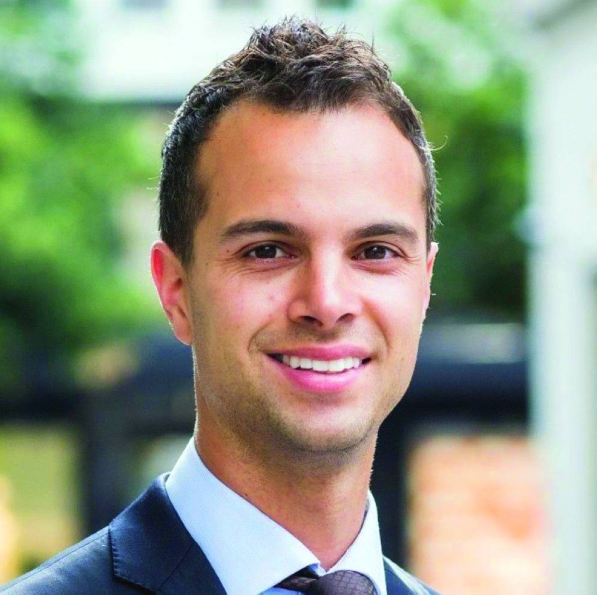 القطاعان العقاري والمالي يقودان أداءً مذهلاً لاقتصاد الإمارات