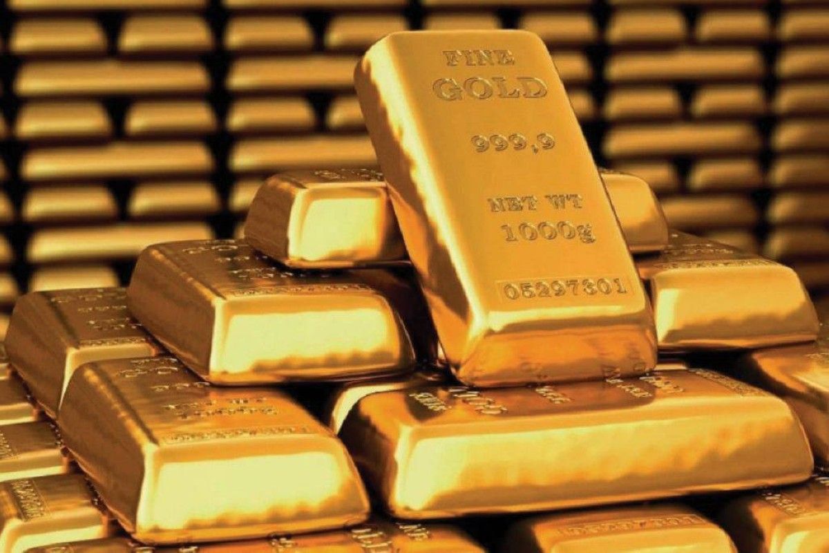 الذهب يتراجع من مستوى قياسي