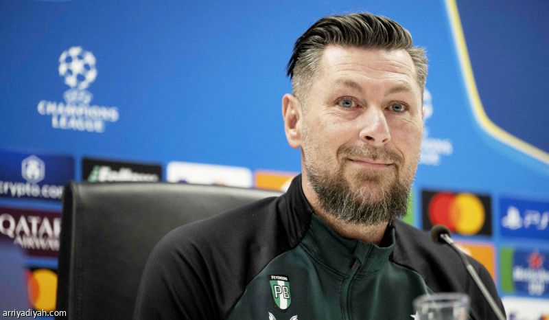 بوسخارت يقود فينورد أمام ميلان