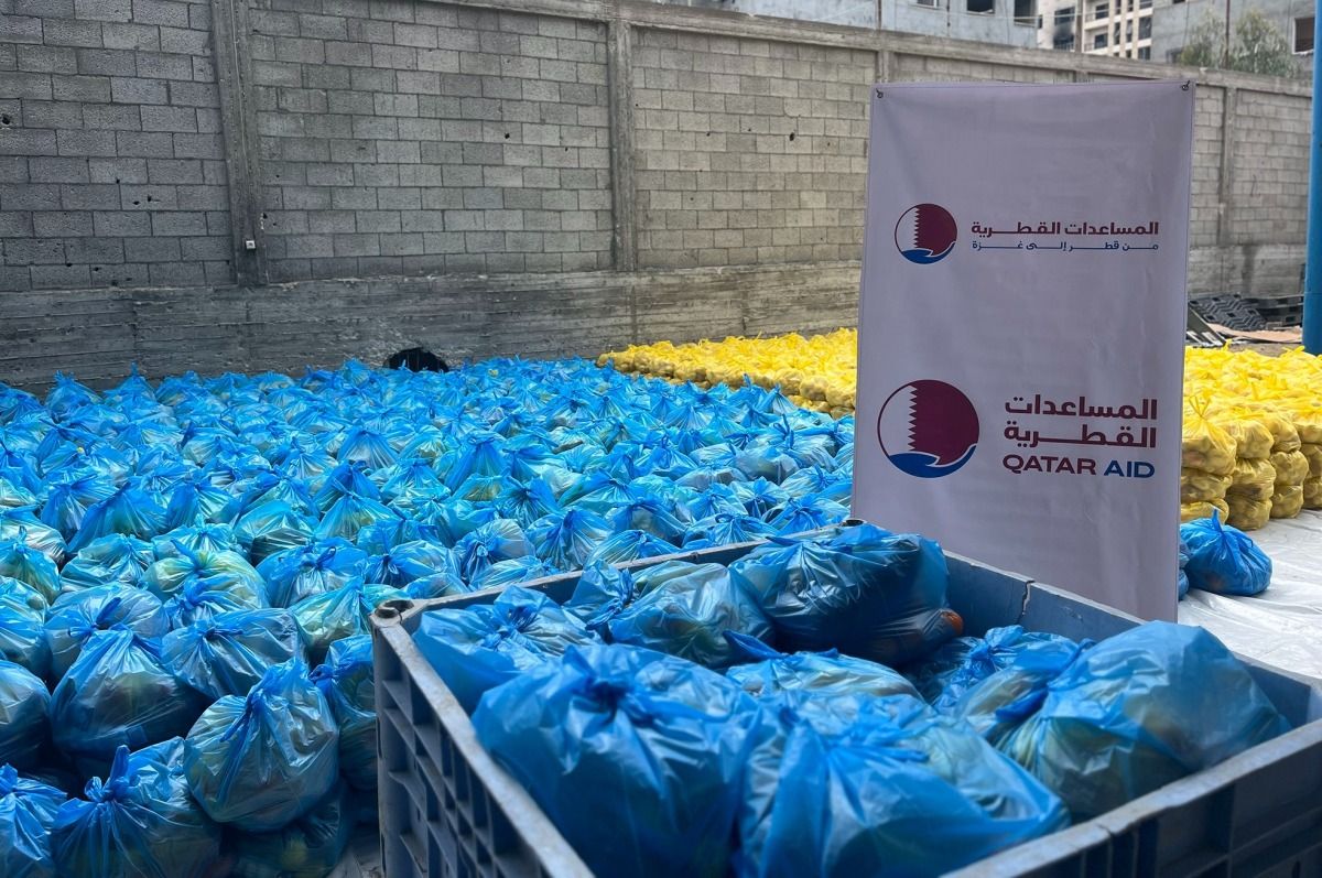 قطر الخيرية: 16 شاحنة محملة بالإمدادات الإغاثية لدعم الأسر النازحة في غزة
